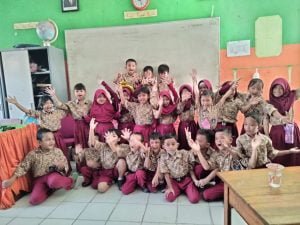 Antusias Orang Tua siswa kelas 1B Dalam Mengapresiasi Guru | NEWS TV