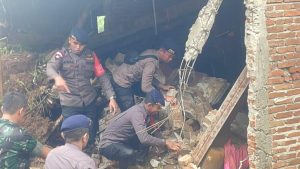 TIM SAR BRIMOB SULSEL DITURUNKAN BANTU CARI KORBAN LONGSOR DI MAROS | NEWS TV