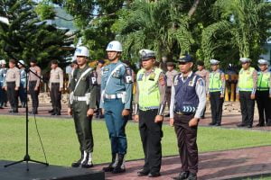 Wakapolres Tolitoli Bacakan Amanat Tertulis Kapolda Sulteng : Ajak Masyarakat Disiplin Berlalu Lintas di Jalan Raya | NEWS TV Wakapolres Tolitoli Bacakan Amanat Tertulis Kapolda Sulteng : Ajak Masyarakat Disiplin Berlalu Lintas di Jalan Raya | NEWS TV