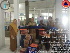 BPBD PINRANG SALURKAN BANTUAN DARURAT BAGI KORBAN TERDAMPAK BENCANA ANGIN KENCANG | NEWS TV