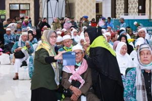 ROMBONGAN JAMAAH HAJI KLOTER 38 ASAL PINRANG, TIBA DENGAN SELAMAT | NEWS TV