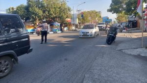 POLRES PINRANG, ANTISIPASI LAKA LANTAS DIJALAN,SAT LANTAS GIAT LALIN PAGI DAN SORE HARI | NEWS TV