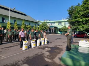 Tingkatkan moril dan semangat anggota, Dandim 1408/Mks bagikan sembako kepada seluruh anggota | NEWS TV